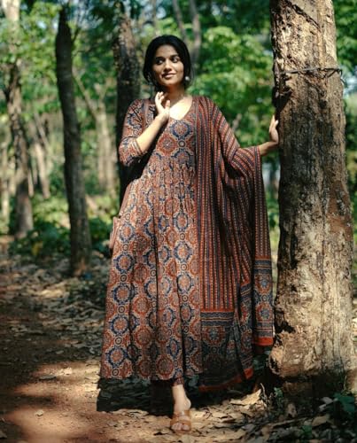 Women's Printed Kurta Pant Dupatta Suit Set by KLOSIA